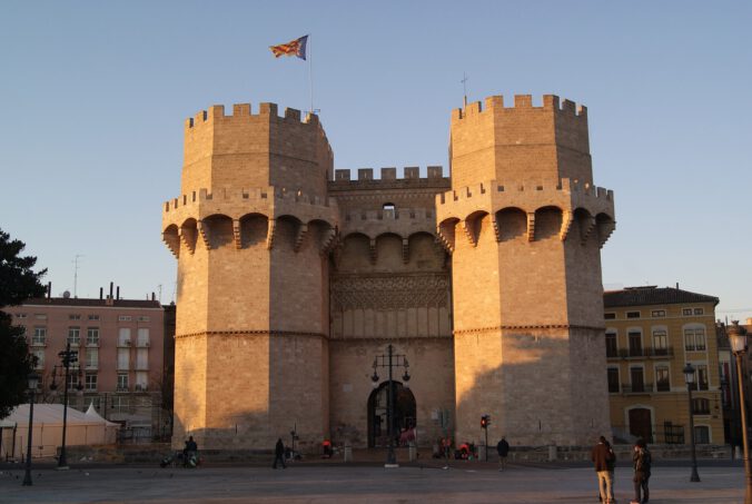 Las Torres de Serrano – die ehemaligen Stadttore Valencias in der Abendsonne